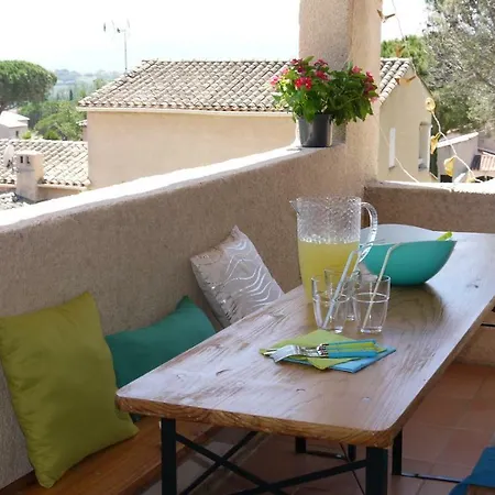 Appartement Grand Dans Maison Avec Piscine Privée