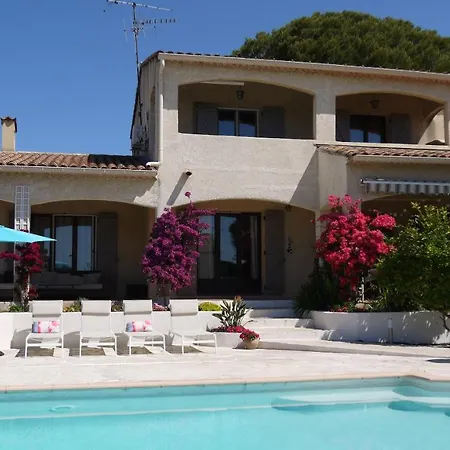 Appartement Grand Dans Maison Avec Piscine Privée *